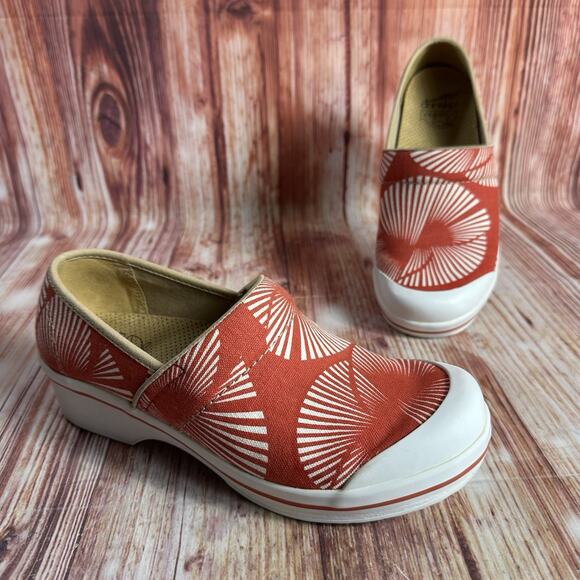 Dansko Vegan VOLLEY Womens Size EU 39 US 8.5-9 Red White Palm Canvas Clogs Shoes - Picture 1 of 10